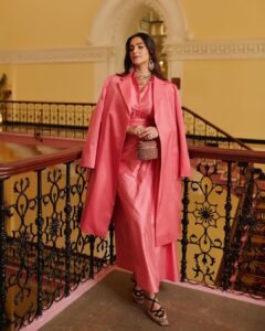Sonam Kapoor Instagram - So excited to welcome Dior to India, showcasing the incomparable craft of our country and sharing it with the world. 

 

Outfit @dior @mariagraziachiuri 
Jewels @thegempalace 
Pearls vintage @kapoor.sunita 
Styled by @nikhilmansata 
Beauty @namratasoni 
📸 @thehouseofpixels 

#diorfall23