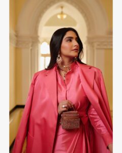 Sonam Kapoor Instagram - So excited to welcome Dior to India, showcasing the incomparable craft of our country and sharing it with the world. 

 

Outfit @dior @mariagraziachiuri 
Jewels @thegempalace 
Pearls vintage @kapoor.sunita 
Styled by @nikhilmansata 
Beauty @namratasoni 
📸 @thehouseofpixels 

#diorfall23