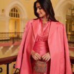 Sonam Kapoor Instagram - So excited to welcome Dior to India, showcasing the incomparable craft of our country and sharing it with the world. Outfit @dior @mariagraziachiuri Jewels @thegempalace Pearls vintage @kapoor.sunita Styled by @nikhilmansata Beauty @namratasoni 📸 @thehouseofpixels #diorfall23 The Taj Mahal Palace, Mumbai