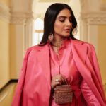 Sonam Kapoor Instagram - So excited to welcome Dior to India, showcasing the incomparable craft of our country and sharing it with the world. Outfit @dior @mariagraziachiuri Jewels @thegempalace Pearls vintage @kapoor.sunita Styled by @nikhilmansata Beauty @namratasoni 📸 @thehouseofpixels #diorfall23 The Taj Mahal Palace, Mumbai