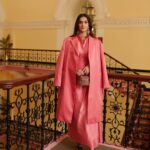 Sonam Kapoor Instagram - So excited to welcome Dior to India, showcasing the incomparable craft of our country and sharing it with the world. Outfit @dior @mariagraziachiuri Jewels @thegempalace Pearls vintage @kapoor.sunita Styled by @nikhilmansata Beauty @namratasoni 📸 @thehouseofpixels #diorfall23 The Taj Mahal Palace, Mumbai