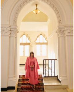 Sonam Kapoor Instagram - So excited to welcome Dior to India, showcasing the incomparable craft of our country and sharing it with the world. 

 

Outfit @dior @mariagraziachiuri 
Jewels @thegempalace 
Pearls vintage @kapoor.sunita 
Styled by @nikhilmansata 
Beauty @namratasoni 
📸 @thehouseofpixels 

#diorfall23