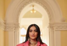 Sonam Kapoor Instagram - So excited to welcome Dior to India, showcasing the incomparable craft of our country and sharing it with the world. Outfit @dior @mariagraziachiuri Jewels @thegempalace Pearls vintage @kapoor.sunita Styled by @nikhilmansata Beauty @namratasoni 📸 @thehouseofpixels #diorfall23 The Taj Mahal Palace, Mumbai