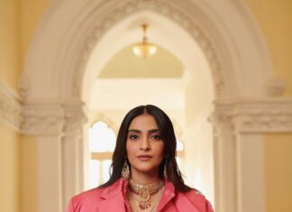 Sonam Kapoor Instagram - So excited to welcome Dior to India, showcasing the incomparable craft of our country and sharing it with the world. Outfit @dior @mariagraziachiuri Jewels @thegempalace Pearls vintage @kapoor.sunita Styled by @nikhilmansata Beauty @namratasoni 📸 @thehouseofpixels #diorfall23 The Taj Mahal Palace, Mumbai