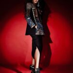 Sonam Kapoor Instagram - Swipe to see the ⭐️ of this day! #airmaxday @nike @vegnonveg @anandahuja Pictures by the Amazing @sashajairam Beauty @namratasoni Assistants @komalvora_ @makeupbyridhi Outfit @saakshakinni Earrings : @minerali_store @sachdeva.ritika Sphere ring : @silverstreakstore STYLE @rheakapoor with @abhilashatd