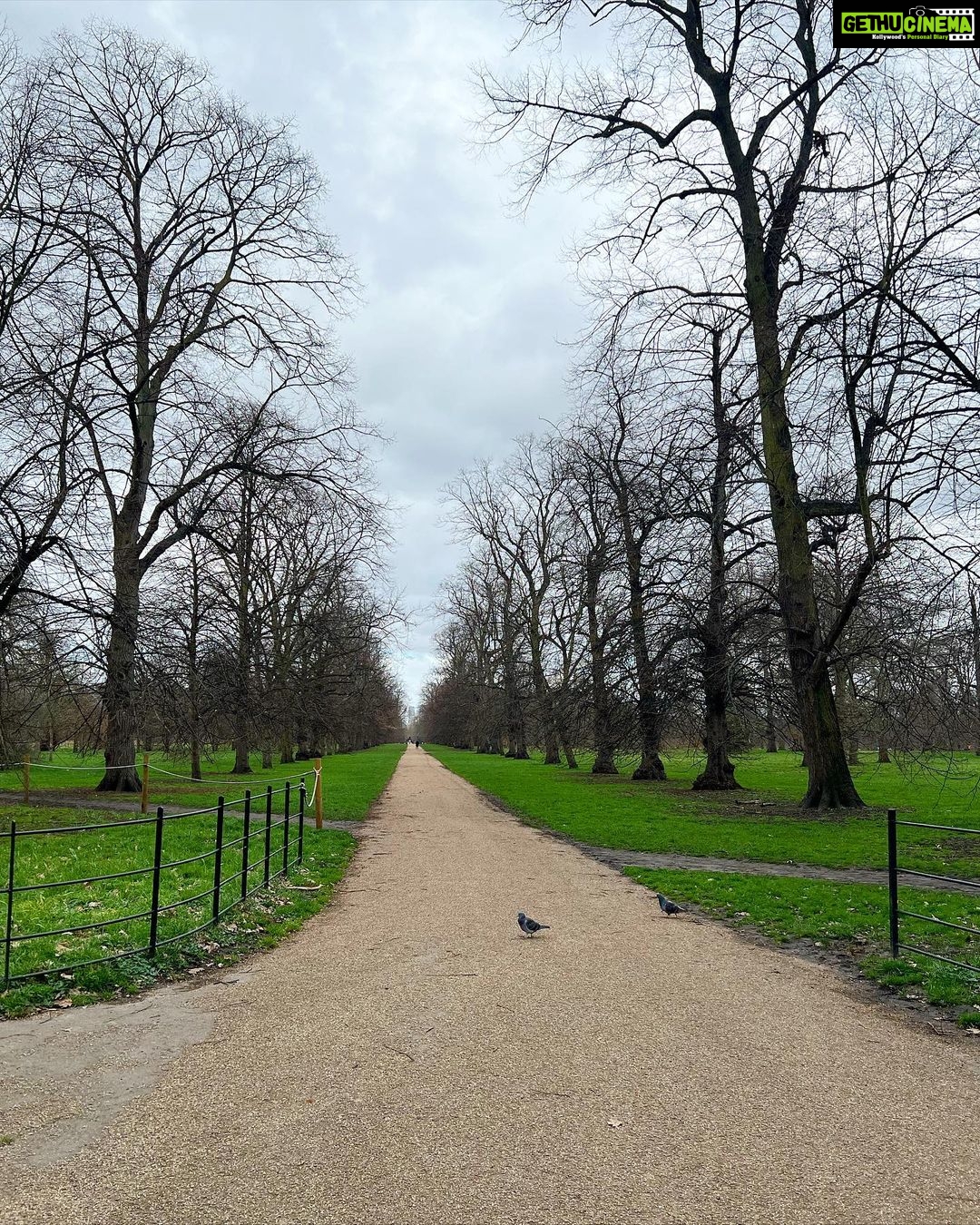 Sonam Kapoor Instagram - Spring is coming….. @anandahuja #vayusparents #everydayphenomenal Notting Hill