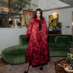 Sonam Kapoor Instagram - Spending Mothering Sunday or (Mother’s Day in the united kingdom) with my friends and ushering in the new season by decorating the house inspired by the colours of spring. Everything that’s been done in the house in such spectacular style is by incredibly talented desis! Shout out to @theeventbuilders @grazing_girls and @ranipinkliving #mamasday #springcolours #blooms #mothersday 📸 @moeez Notting Hill