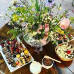Sonam Kapoor Instagram - Spending Mothering Sunday or (Mother’s Day in the united kingdom) with my friends and ushering in the new season by decorating the house inspired by the colours of spring. Everything that’s been done in the house in such spectacular style is by incredibly talented desis! Shout out to @theeventbuilders @grazing_girls and @ranipinkliving #mamasday #springcolours #blooms #mothersday 📸 @moeez Notting Hill