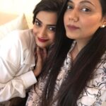 Sonam Kapoor Instagram - Happy happy birthday nehuuu! Love you lots and lots! This is going to be our best year ever! 🎂