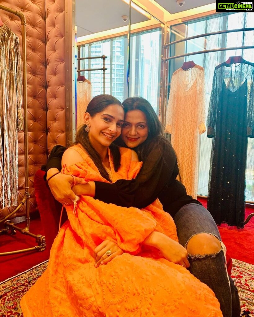 Sonam Kapoor Instagram - Happy happy birthday nehuuu! Love you lots and lots! This is going to be our best year ever! 🎂