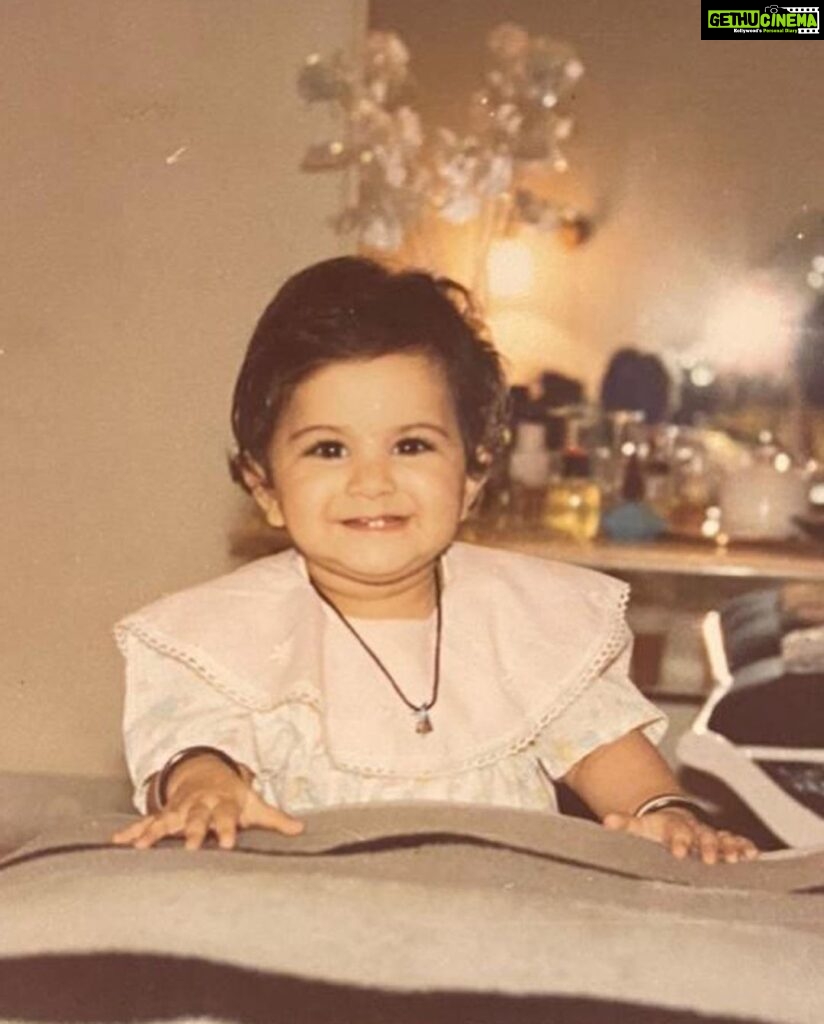 Sonam Kapoor Instagram - Happy Happy birthday to my favourite person in the world. My best friend my soulmate . Partners in everything and the best sister duo in the world. Love you my beautiful intelligent sister. I miss being your roommate and living in the same house as you. And I can’t wait for you to come home ! @rheakapoor 🥳 🎂 🎉 #sistersbeforemisters #friesoverguys #rheson #happybirthdaysister