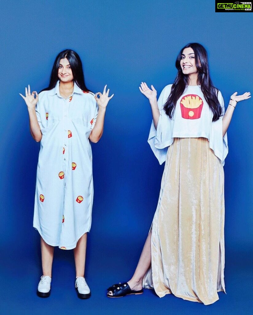 Sonam Kapoor Instagram - Happy Happy birthday to my favourite person in the world. My best friend my soulmate . Partners in everything and the best sister duo in the world. Love you my beautiful intelligent sister. I miss being your roommate and living in the same house as you. And I can’t wait for you to come home ! @rheakapoor 🥳 🎂 🎉 #sistersbeforemisters #friesoverguys #rheson #happybirthdaysister