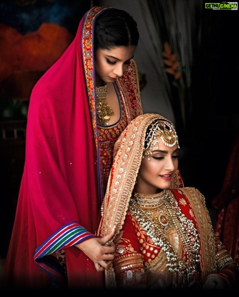 Sonam Kapoor Instagram - Happy Happy birthday to my favourite person in the world. My best friend my soulmate . Partners in everything and the best sister duo in the world. Love you my beautiful intelligent sister. I miss being your roommate and living in the same house as you. And I can’t wait for you to come home ! @rheakapoor 🥳 🎂 🎉 #sistersbeforemisters #friesoverguys #rheson #happybirthdaysister