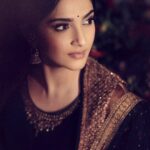 Sonam Kapoor Instagram - Love these indian dramatic pictures.. thanks @vaishnavpraveen for shooting me well in indian only 😂 Earrings: @amrapalijewels Anarkali @ri_ritukumar Images: @thehouseofpixels Hair & Make up: @namratasoni Styling: @abhilashatd @rheakapoor Anil Kapoors House, Juhu, Mumbai