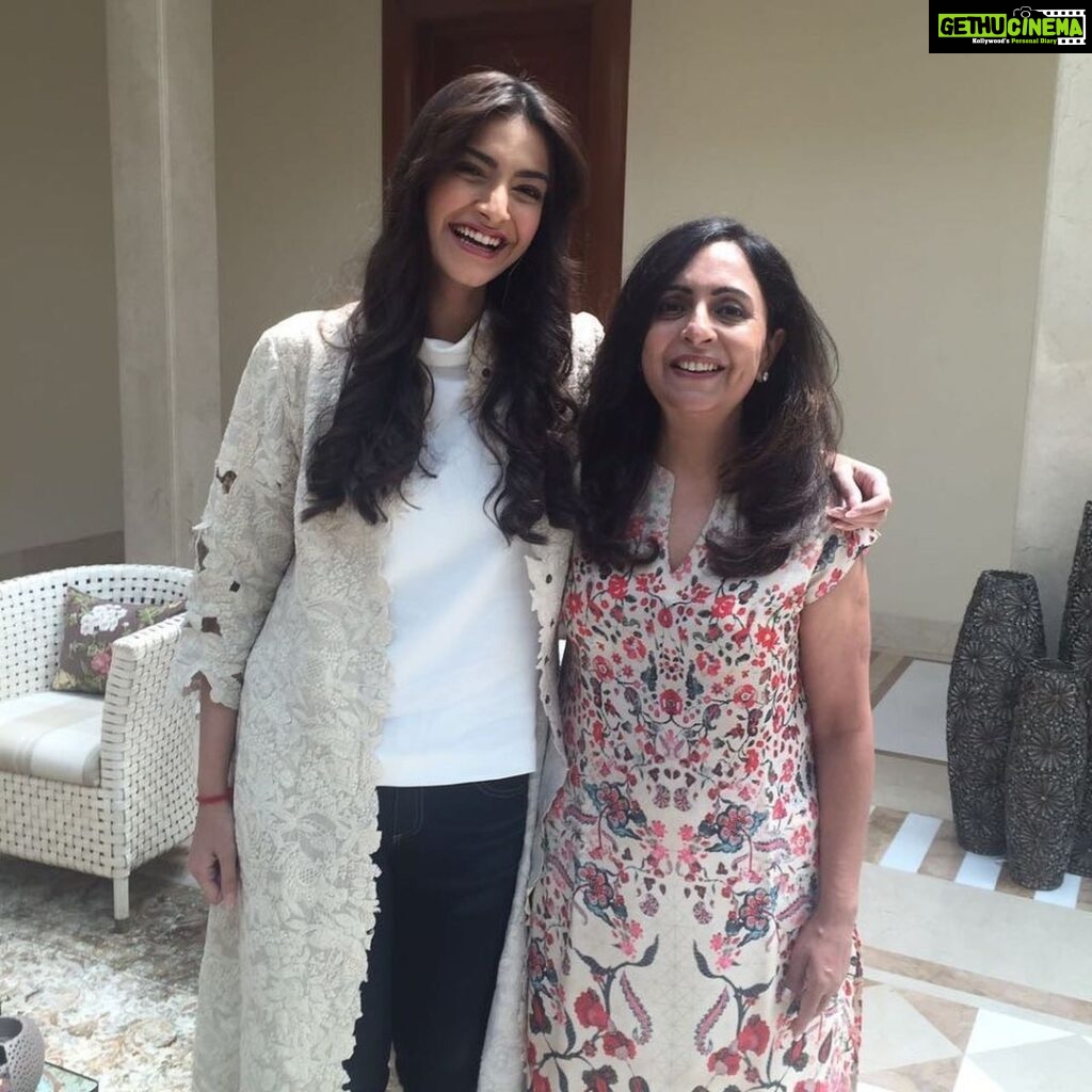 Sonam Kapoor Instagram - Happy Happy birthday to the best mom in law in the world.. thank you for being the classiest, chicest and kindest. Also for bringing up @anandahuja and @ase_msb so beautifully.. I hope I can learn from you so Vayu turns out as kind, aware, progressive loving and evolved as your boys who really actually are the best of men! what an amazing example you’ve set mom. Love you! India