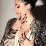 Sonam Kapoor Instagram - I was there for the first ever Shaadi By Marriott event and look how beautifully it’s grown today. Congratulations @khushnooma for a spectacular property and event - truly resplendent showcase of Marriott as the ultimate wedding destination #ShaadiByMarriottBonvoy Outfit : @abujanisandeepkhosla Earrings and rings : @amrapalijewels Bangles and cuffs: @amrapalijewels @abhilasha_pret_jewelry Toe rings : @amrapalijewels Shoes : @aprajitatoorofficial Hair: @alpakhimani Make up : @tanvichemburkar Styling : @rheakapoor @abhilashatd Images : @thehouseofpixels Thank you @marriottbonvoy for a spectacular event! Seeing all the amazing performances and the turnout was great ! JW Marriott Mumbai Sahar