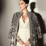 Sonam Kapoor Instagram - I was there for the first ever Shaadi By Marriott event and look how beautifully it’s grown today. Congratulations @khushnooma for a spectacular property and event - truly resplendent showcase of Marriott as the ultimate wedding destination #ShaadiByMarriottBonvoy Outfit : @abujanisandeepkhosla Earrings and rings : @amrapalijewels Bangles and cuffs: @amrapalijewels @abhilasha_pret_jewelry Toe rings : @amrapalijewels Shoes : @aprajitatoorofficial Hair: @alpakhimani Make up : @tanvichemburkar Styling : @rheakapoor @abhilashatd Images : @thehouseofpixels Thank you @marriottbonvoy for a spectacular event! Seeing all the amazing performances and the turnout was great ! JW Marriott Mumbai Sahar