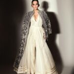 Sonam Kapoor Instagram - I was there for the first ever Shaadi By Marriott event and look how beautifully it’s grown today. Congratulations @khushnooma for a spectacular property and event - truly resplendent showcase of Marriott as the ultimate wedding destination #ShaadiByMarriottBonvoy Outfit : @abujanisandeepkhosla Earrings and rings : @amrapalijewels Bangles and cuffs: @amrapalijewels @abhilasha_pret_jewelry Toe rings : @amrapalijewels Shoes : @aprajitatoorofficial Hair: @alpakhimani Make up : @tanvichemburkar Styling : @rheakapoor @abhilashatd Images : @thehouseofpixels Thank you @marriottbonvoy for a spectacular event! Seeing all the amazing performances and the turnout was great ! JW Marriott Mumbai Sahar