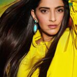 Sonam Kapoor Instagram – Night out for mama.. thank you @namratasoni for making me look and feel beautiful we make the best team .. also my babies @vaishnavpraveen  @thehouseofpixels and @abhilashatd for taking care of me . Love you all. ❤️❤️❤️❤️ Anil Kapoors House, Juhu, Mumbai