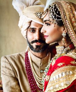 Sonam Kapoor Instagram - Happy love day @anandahuja you’re my everything… I’m so happy Vayu got your eyes.. besides being beautiful they are also the kindest. #everydayphenomenal #valentinesday 👑 ❤️