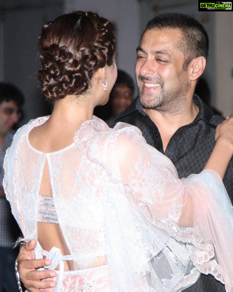 Sonam Kapoor Instagram - Happy happy birthday to the brightest star in the indian film industry galaxy.. love always “Maithili”