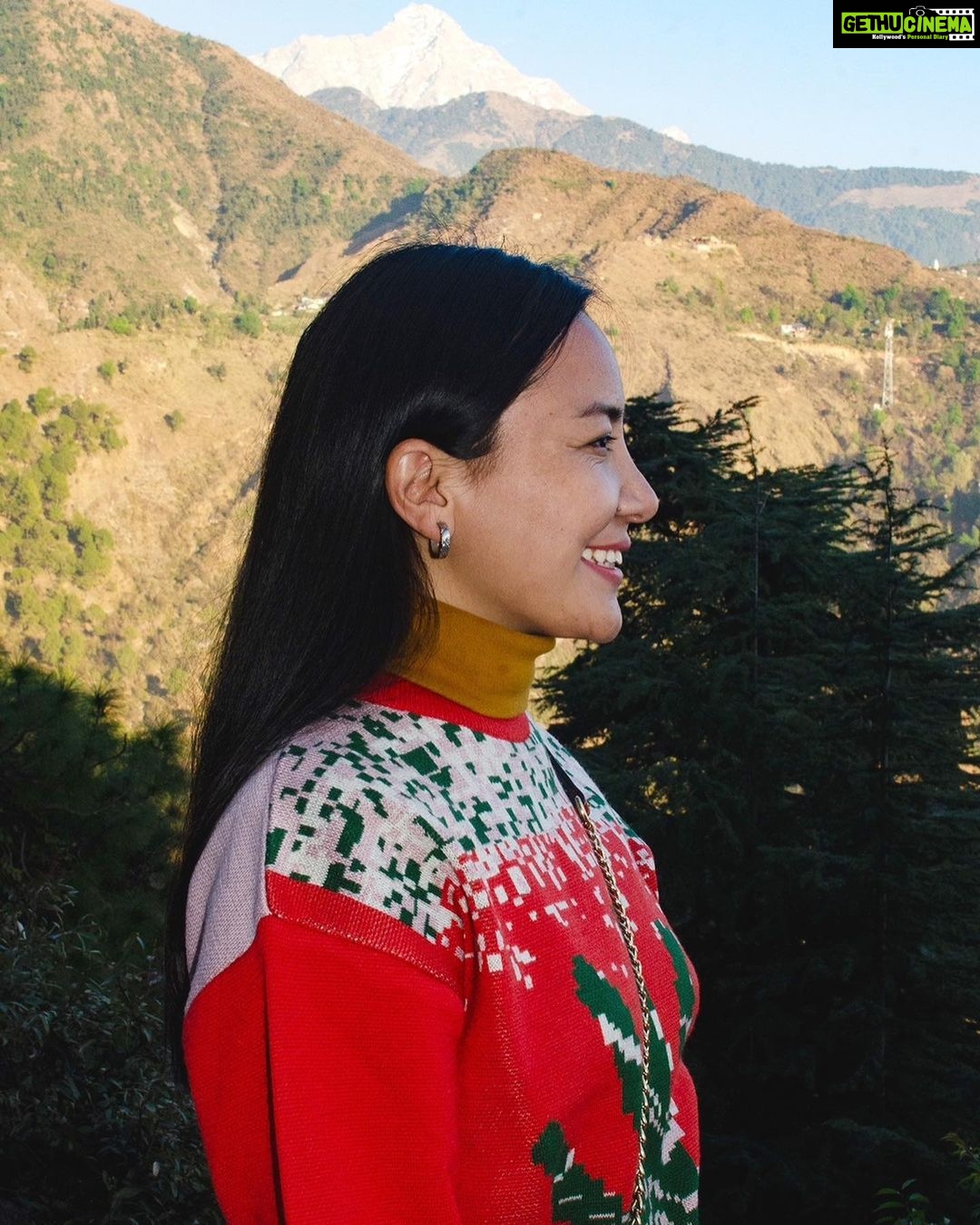 Sonam Kapoor Instagram - What a fitting tribute to the contemporary faces of the Tibetan community. So happy to see Bhaane X Manou shine a light on stories that seem ordinary in passing but are beautifully complex in their own unique way. This picture series is a clear reflection of Bhaane's ethos of creating wearable storytelling. #EverydayPhenomenal @anandahuja @bhaane @wearaboutblog @man0u
