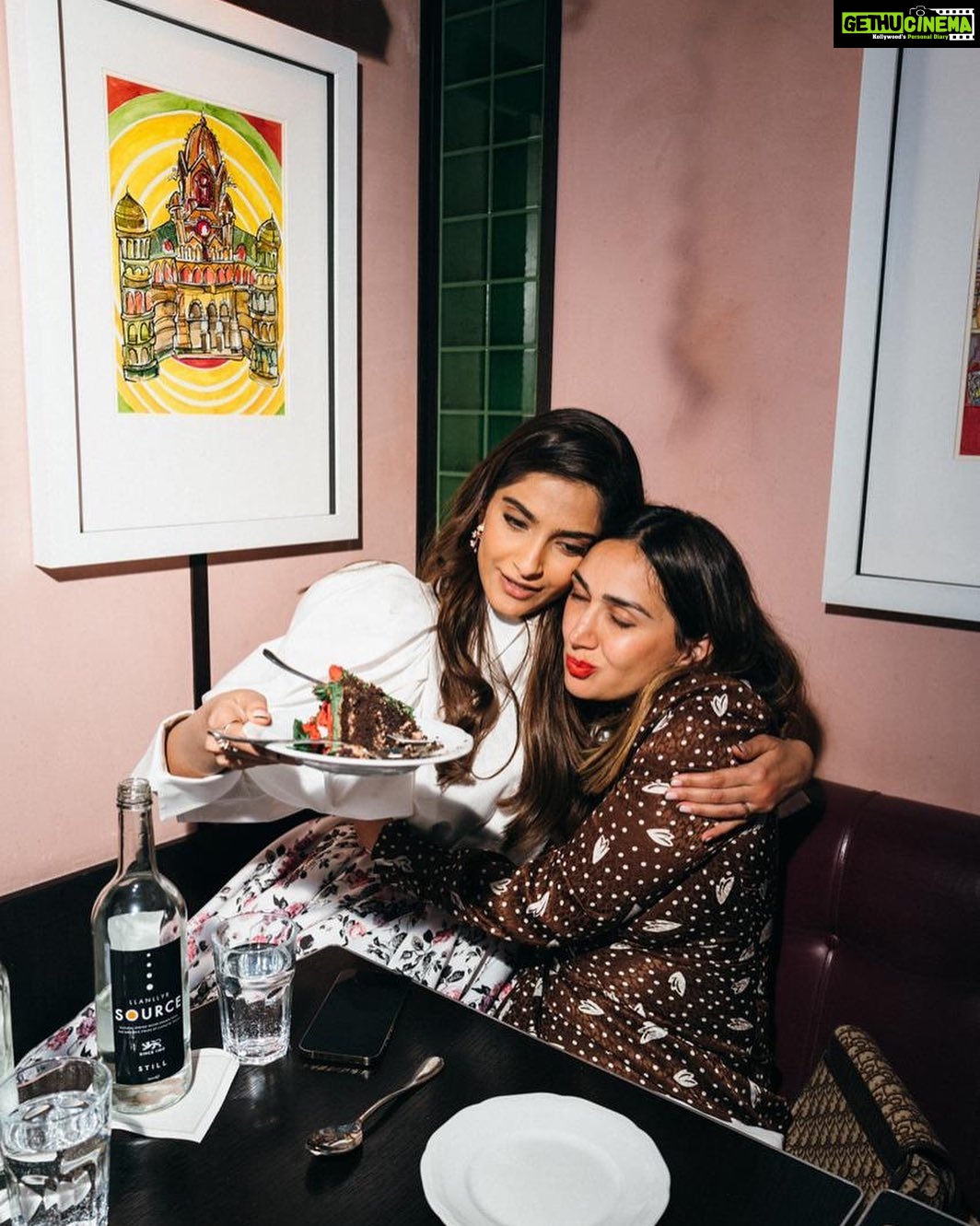 Sonam Kapoor Instagram - Happy happy my darling friend.. can’t wait to see you soon.. xx @eieshabp