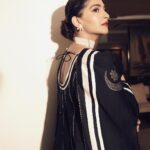 Sonam Kapoor Instagram - ⭐️ 🌙 Outfit: @houseofmasaba Choker & Ring: @mahesh_notandass Earrings: @amrapalijewels Bag: @rubilxn Footwear: @jimmychoo Styled by: @rheakapoor @spacemuffin27 Styling Assistant: @hatshitasamdariya Makeup Artist: @divyashetty_ Hairstylist: @deepabambhaniya Shot by: @thehouseofpixels @amaker7 India