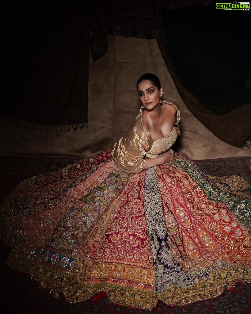 Sonam Kapoor Instagram - Wearing and representing my fairy godfathers @abujanisandeepkhosla who were the first people to ever dress me for my very first appearance. This lehenga is also seen at the fabulous @nmacc.india It has 20 unique panels of embroidery representing 25 years of the brilliant @abujani1 and @sandeepkhosla . Love you both ❤️ Style @rheakapoor @abhilashatd Earrings @amrapalijewels Beauty @namratasoni Hair @bbhiral 📸 @thehouseofpixels BKC