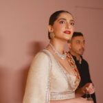 Sonam Kapoor Instagram - This incredible space that Mrs Nita Ambani has envisioned and designed with @patrickkinmonth & @rooshadshroff and is perhaps one of the most beautiful immersive fashion exhibitions I've witnessed. Wonderfully curated by @hamishbowles at the Nita Mukesh Ambani Cultural Centre. It's a matter of pride to see the richness and vibrance of Indian Art & Craft displayed in all its glory on such an incredible platform. What's more, this space will serve as a source of inspiration to generations of aspiring Indian artists and designers. I could not have imagined a better homage to India in Fashion! @nmacc.india