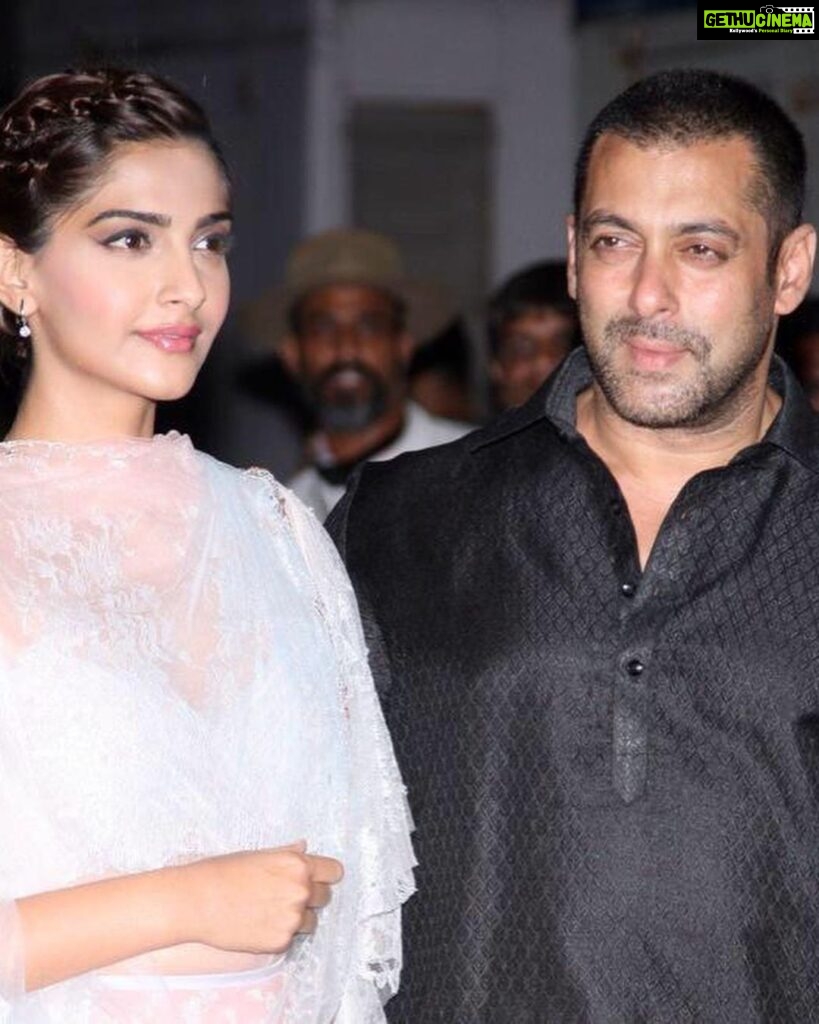 Sonam Kapoor Instagram - Happy happy birthday to the brightest star in the indian film industry galaxy.. love always “Maithili”