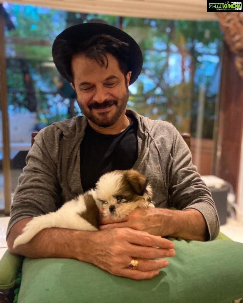 Sonam Kapoor Instagram - Happy happy birthday to the best dad in the whole world. I love you . You’re the greatest and the best. Everything you do you do for us, everyone should be this blessed. Love you Daddy So proud to be your daughter. @anilskapoor #blessedwiththebest #girldad #24122022 #christmaseve 24 Dec 2022