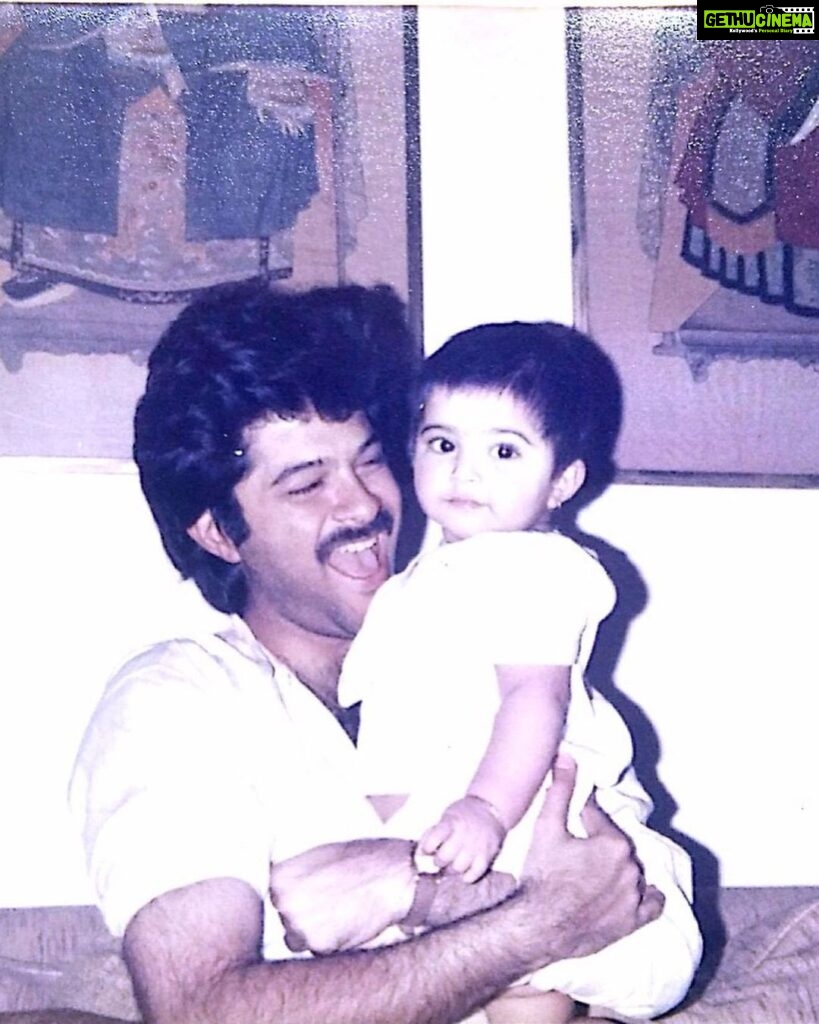 Sonam Kapoor Instagram - Happy happy birthday to the best dad in the whole world. I love you . You’re the greatest and the best. Everything you do you do for us, everyone should be this blessed. Love you Daddy So proud to be your daughter. @anilskapoor #blessedwiththebest #girldad #24122022 #christmaseve 24 Dec 2022