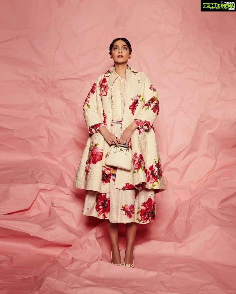 Sonam Kapoor Instagram - In BLOOM for a fun chat with my maasi at the @archdigestindia Design Show today! Outfit : @ilovepero Earrings : @amrapalijewels Ring : @amarisbyprernarajpal Shoes and Bag : @gucci Make up and Hair : @namratasoni Photography : @thehouseofpixels @amaker7 Styling : @rheakapoor with @manishamelwani Styling team : @_samidha_ @iambidipto_ Manager @neeha7 #ADDS #architecturaldesign #admagazine #admagazineindia