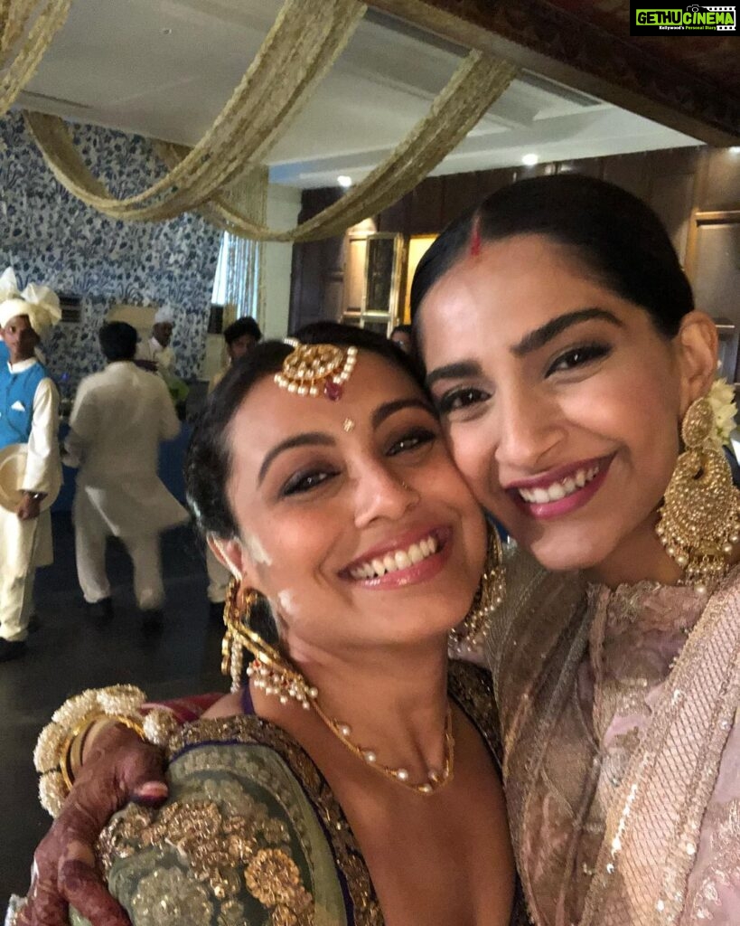 Sonam Kapoor Instagram - Happy happy birthday dearest Rani .. 25 years of friendship and counting ❤️ love you.