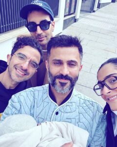 Sonam Kapoor Instagram - Weekend in Notting Hill with the new addition to our little fam… #everydayphenomenal #vayusparents #betterthaniimagined Royal Borough of Kensington and Chelsea