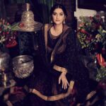 Sonam Kapoor Instagram - Love these indian dramatic pictures.. thanks @vaishnavpraveen for shooting me well in indian only 😂 Earrings: @amrapalijewels Anarkali @ri_ritukumar Images: @thehouseofpixels Hair & Make up: @namratasoni Styling: @abhilashatd @rheakapoor Anil Kapoors House, Juhu, Mumbai