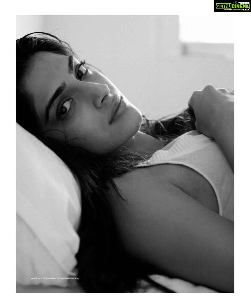 Sonam Kapoor Instagram - #throwbackthursday to this beautiful shoot with @vijendra.bhardwaj and Prabuddha I was all of 23 and loved shooting with him… I miss being in front of the camera and can’t wait to get back to it this winter! Love you all xx Goa India