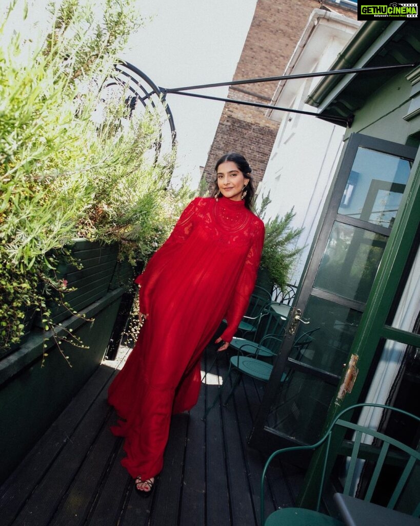 Sonam Kapoor Instagram - My two beautiful boys, friends, cake, champagne, oysters, caviar and the perfect summer day! What more can a girl in red dress ask for her birthday. Thank you to everyone who wished me and to the universe for giving so bountifully. #everydayphenomenal #vayusparents #9thjune #gemini #birthdaygirl Notting Hill, London