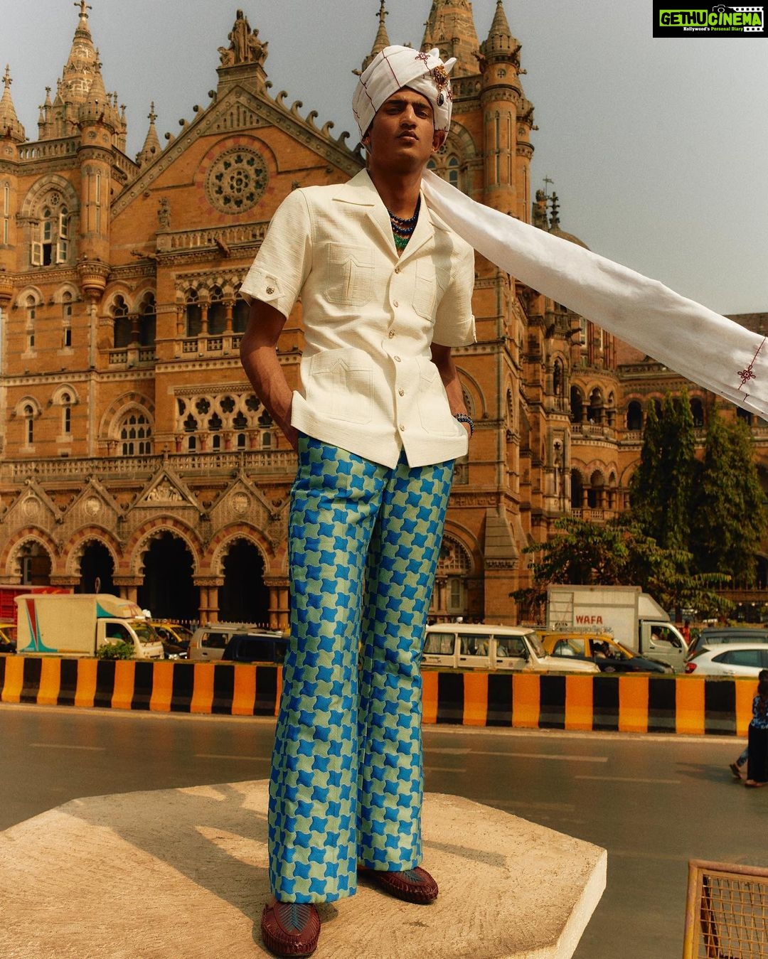 Sonam Kapoor Instagram - I miss BOMBAY.. congratulations on your wonderful shoot @nikhilmansata you make us so proud, And how beautifully have you captured our home for the cover of @fthtsi 📸 @vivekvad Mumbai, Maharashtra