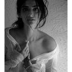 Sonam Kapoor Instagram - #throwbackthursday to this beautiful shoot with @vijendra.bhardwaj and Prabuddha I was all of 23 and loved shooting with him… I miss being in front of the camera and can’t wait to get back to it this winter! Love you all xx Goa India