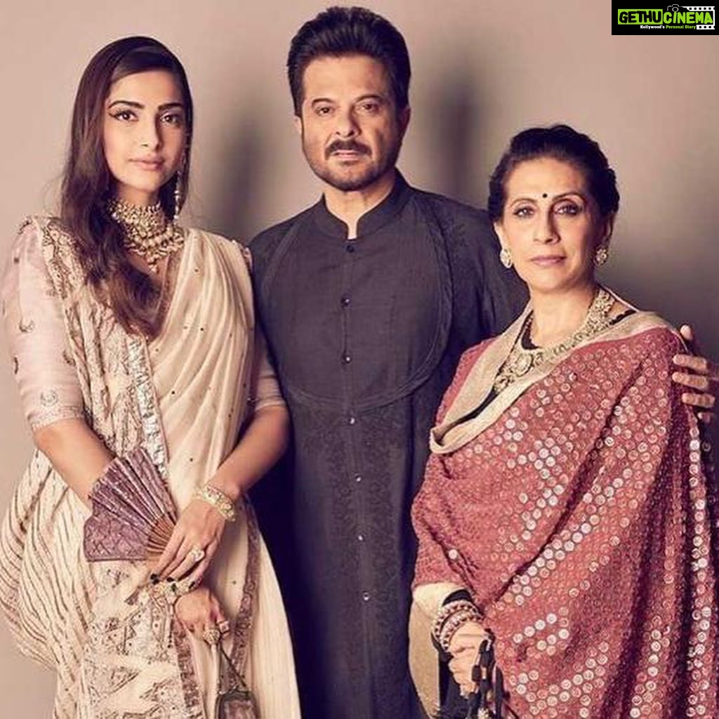 Sonam Kapoor Instagram - Happy Anniversary to the best parents in the world! Thank you for showing us that love never asks us to settle for anything less than #everydayphenomenal! Love you both so much @anilskapoor & @kapoor.sunita !
