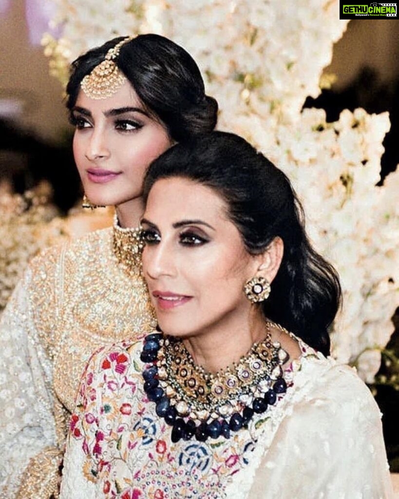 Sonam Kapoor Instagram - Happy mamas day to the best moms in the world… I love you so much.