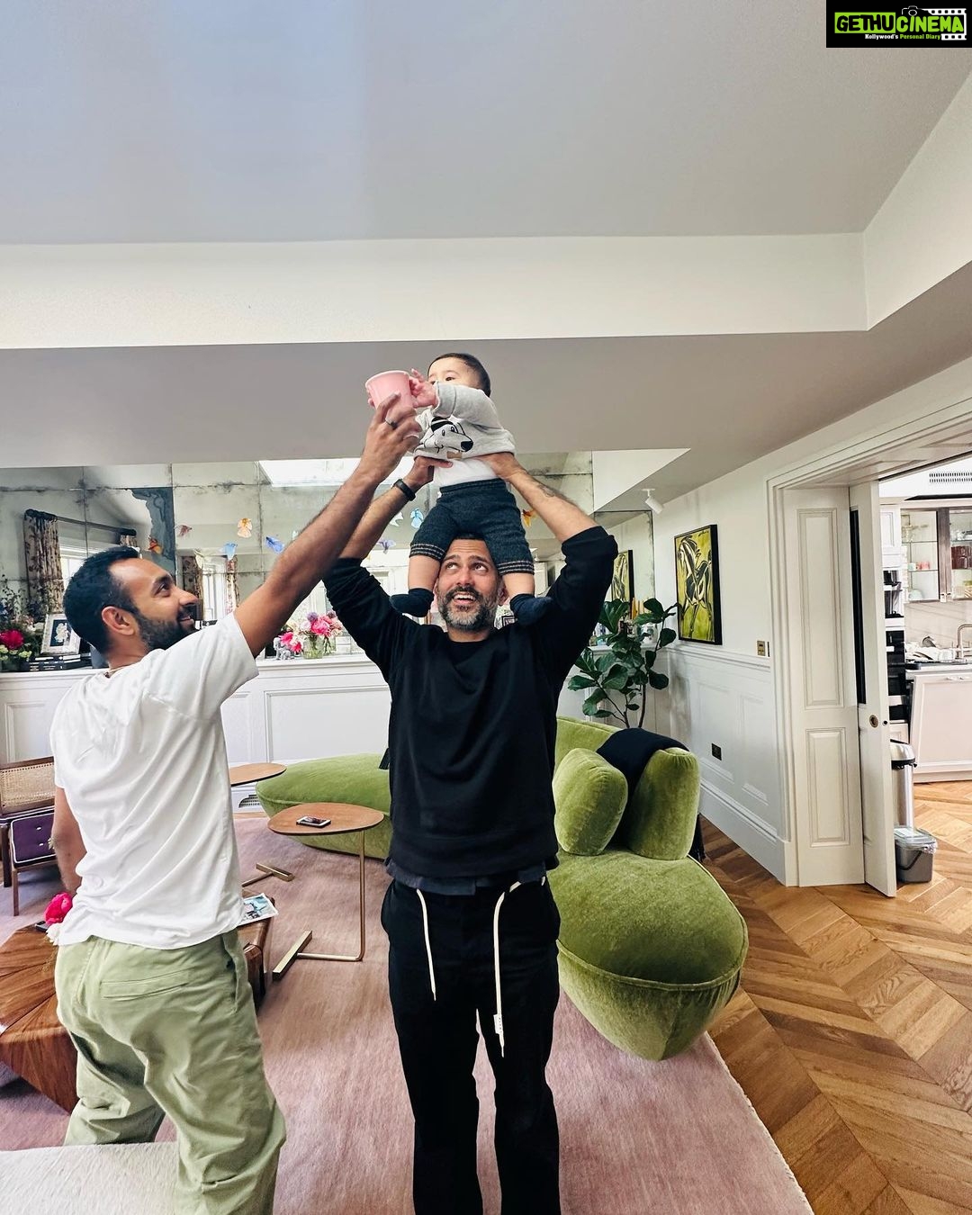 Sonam Kapoor Instagram - The Ahuja boyzzzzzzz #everydayphenomenal Notting Hill