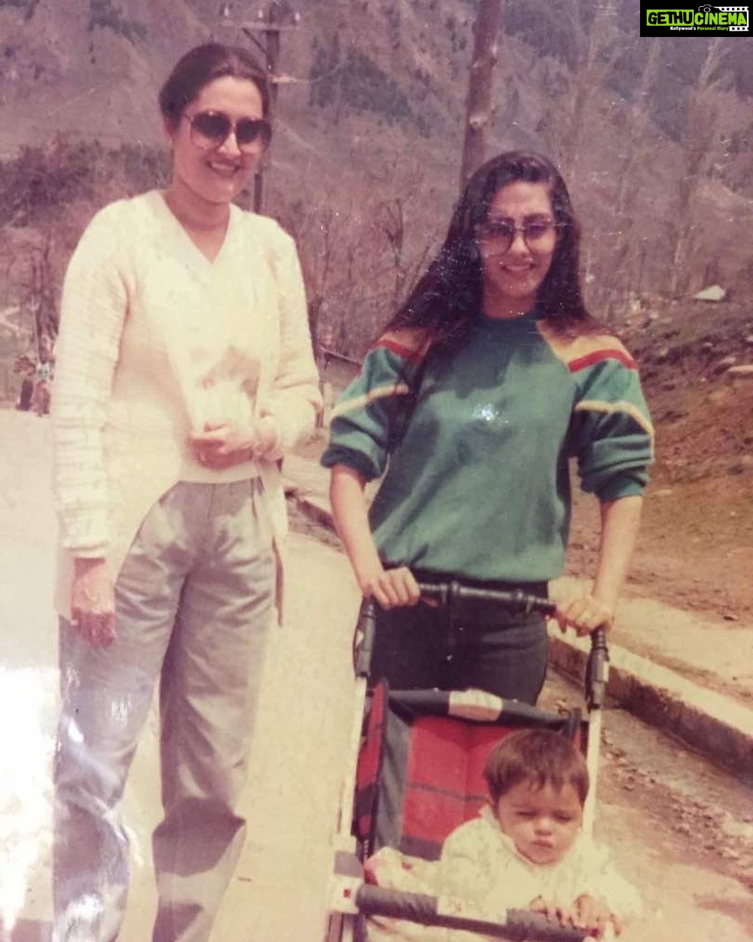 Sonam Kapoor Instagram - Happy mamas day to the best moms in the world… I love you so much.
