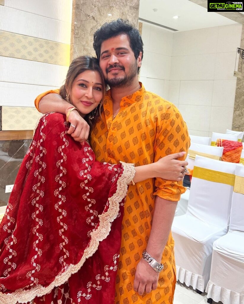 Sonarika Bhadoria Instagram - Happiest birthday to my first and forever bff @harshbhadoria23 I love you more than you’ll ever know. 👩‍👦♥️🧿