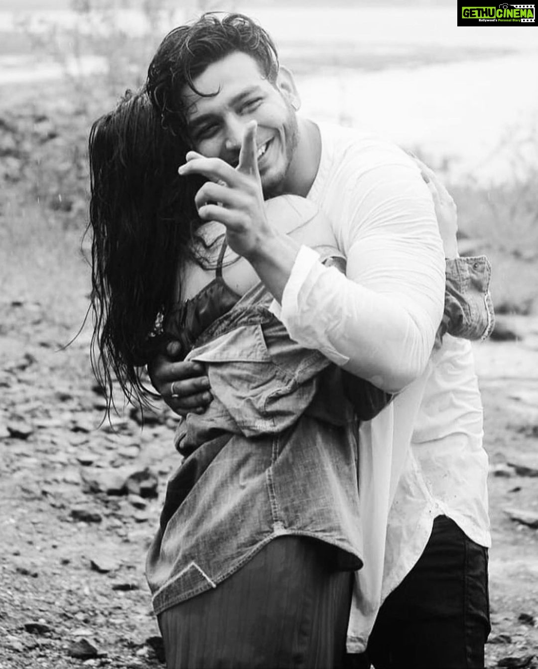 Sonarika Bhadoria Instagram - Happiest Birthday to the Love of my life ♥️♾️🧿 @vikas__parashar