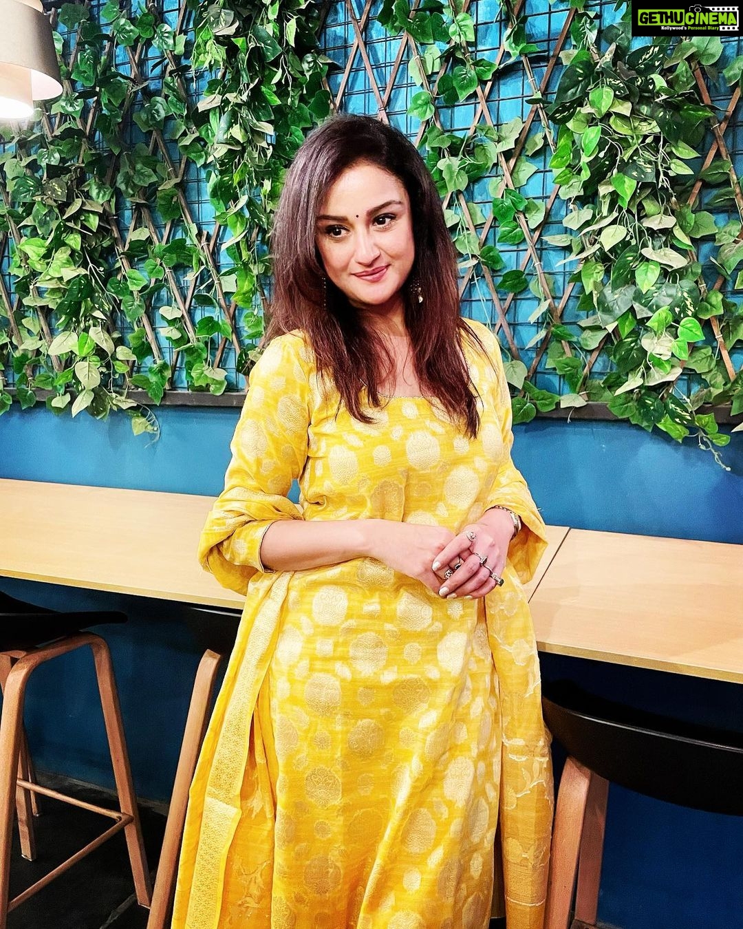 Sonia Agarwal Instagram - #random #yellow #soniaagarwal #sa ❤️