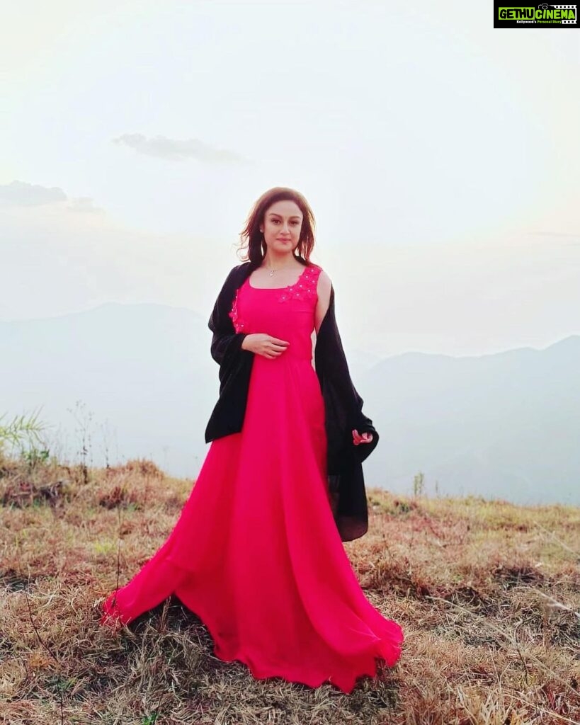 Sonia Agarwal Instagram - #soniaagarwal #sa #kerala #shootmode #mountains #sunset #nature ❤️