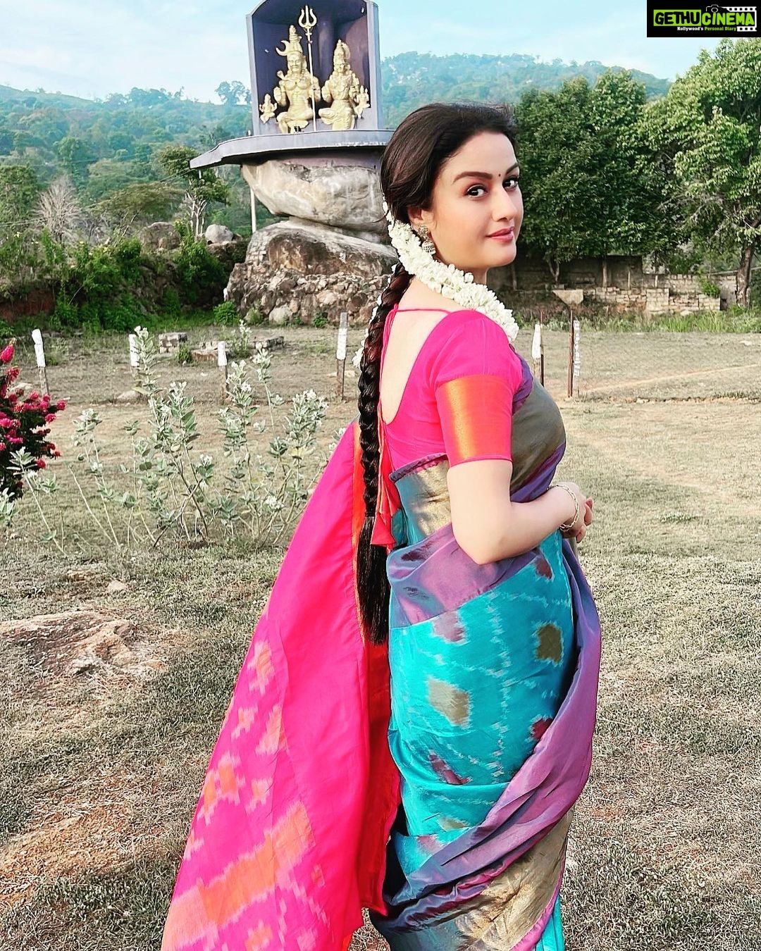 Sonia Agarwal Instagram - #soniaagarwal #saree #sa #lovemyjob #shootdiaries ❤️